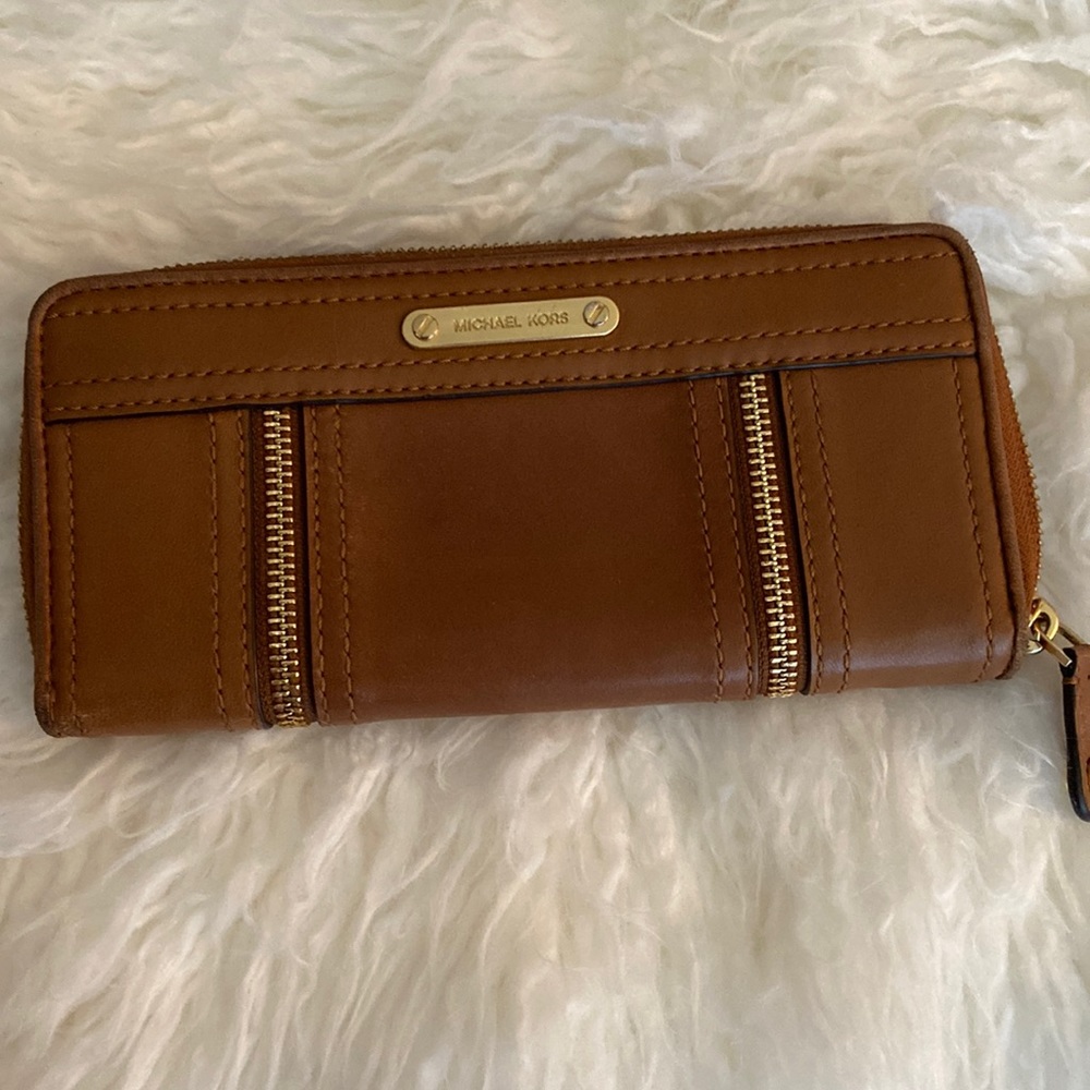 Micheal Kors lambs leather wallet.